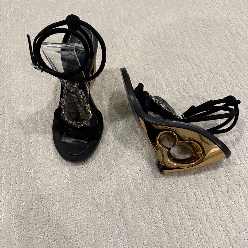 Alexander McQueen Black Suede T-Strap Wedge Sandals with Gold Sculpted Heel - Picture 5 of 15